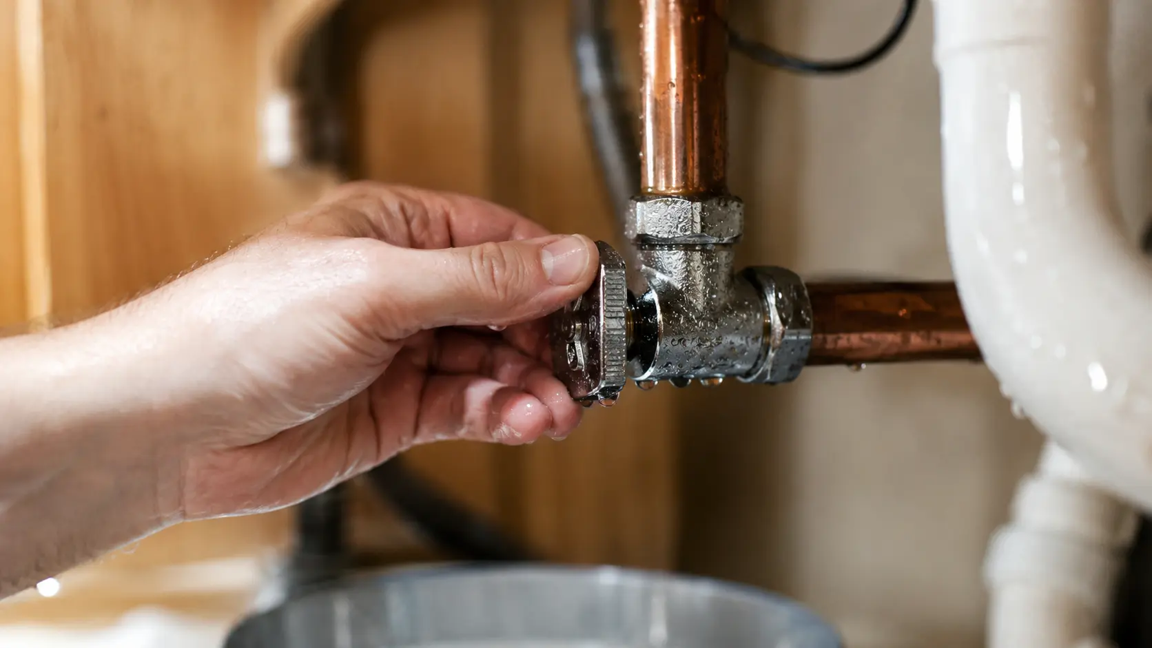Fuite d'eau Nice - que faire en urgence, intervention plombier 24h/24